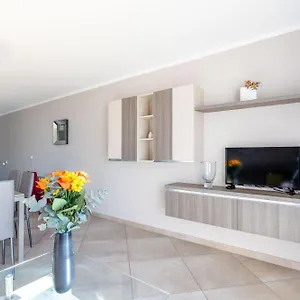  Apartament Le Midi 8 By Estates